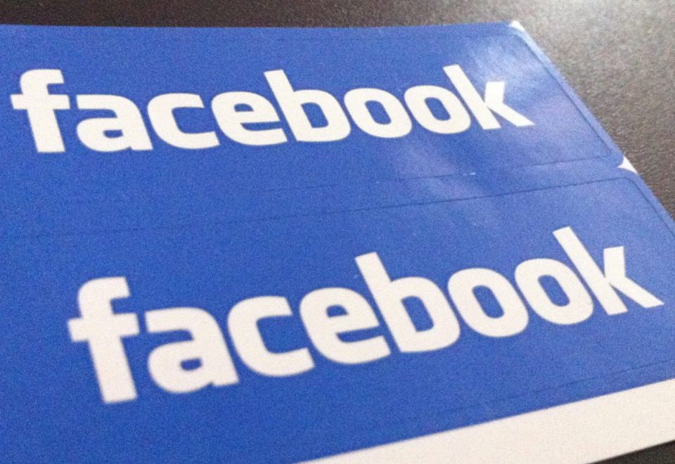 Facebookのステッカーをいただきました！